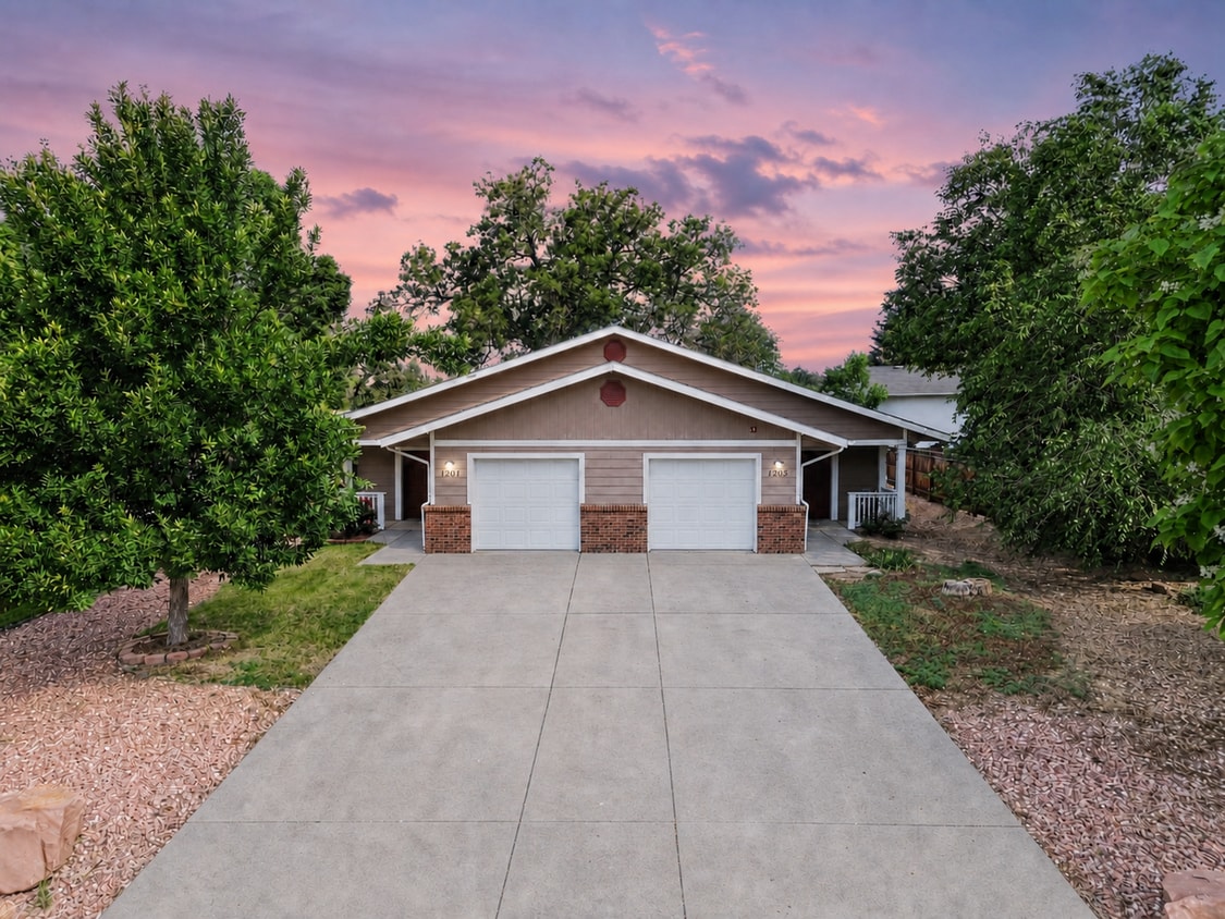 Photo - 1205 Raven Place