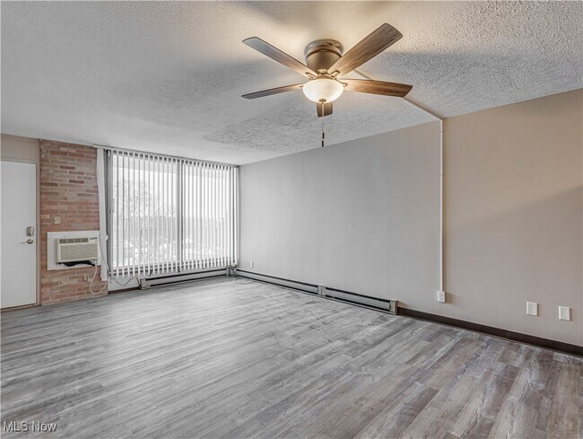 Foto del edificio - 2331 E Market St