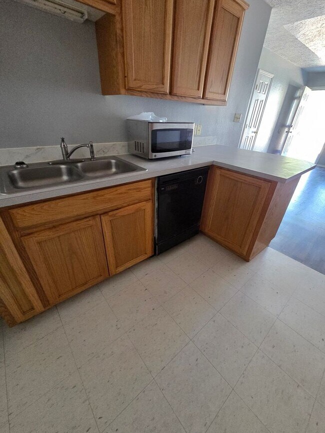 Foto del edificio - 420 E 9th St