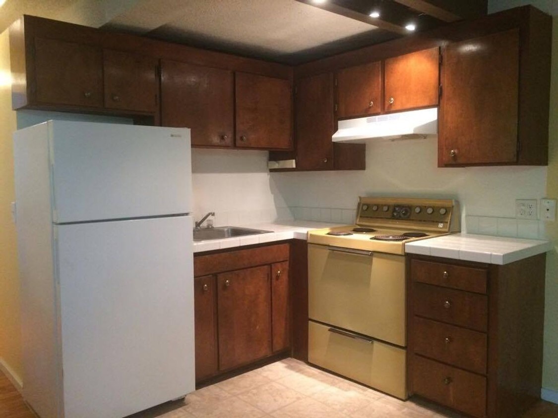 Primary Photo - 3592 NE 73rd Pl