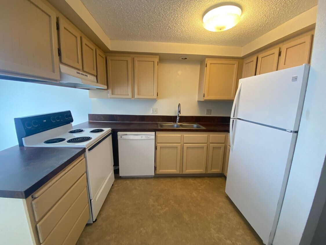 Primary Photo - Great Value!!! 3 bed, 1 bath apartment