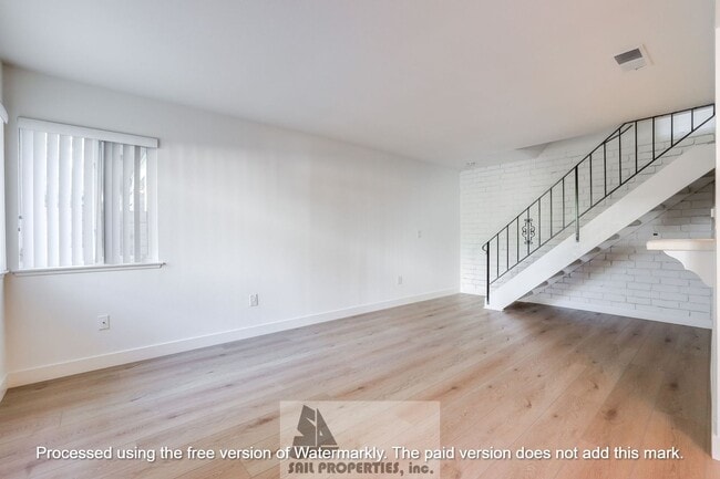 Building Photo - Welcome to this charming two-story home located in the vibrant Huntington Beach