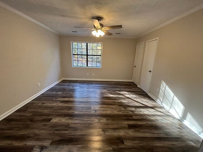Foto del edificio - 596 N McLemore Ave