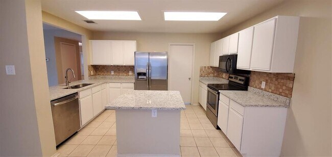 Building Photo - 306 Greener Dr