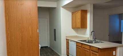 Building Photo - 41410 Juniper St