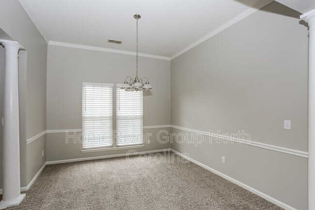 Building Photo - 6125 Waverly Lynn Ln