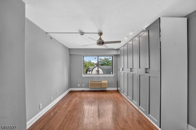 Building Photo - 60 Parkway Dr
