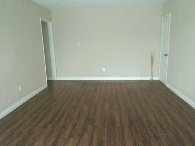 Foto del edificio - 16275 Woodruff Ave