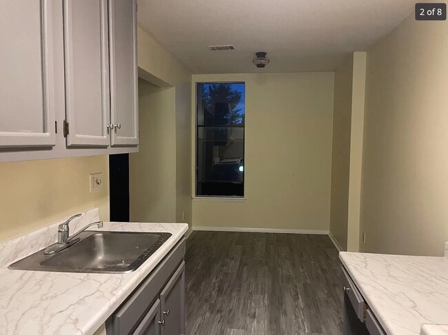 Kitchen/ small area for dining table - 52 Shrewsbury Green Dr