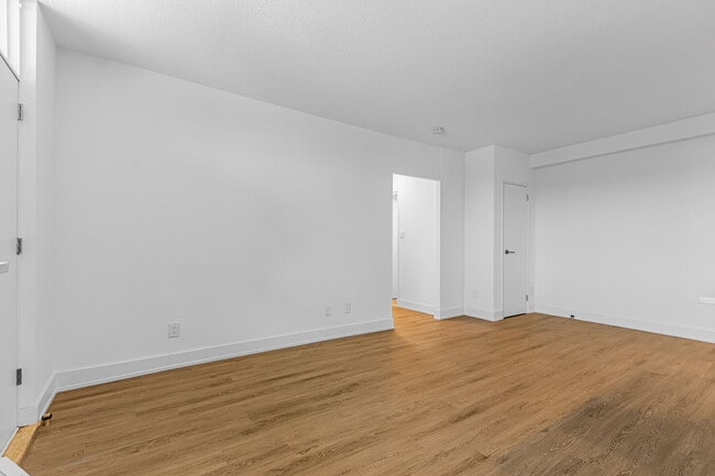 Building Photo - 135 Tyndall Ave