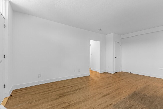 Photo du bâtiment - 135 Tyndall Ave