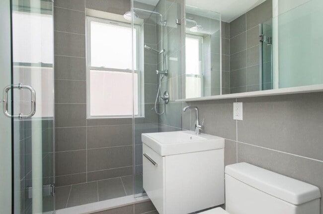 Building Photo - Great 1 Bed Or 2 Bed w/o Living Room