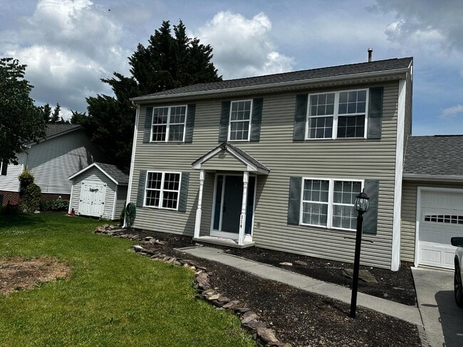Building Photo - 114 Fairfax Dr