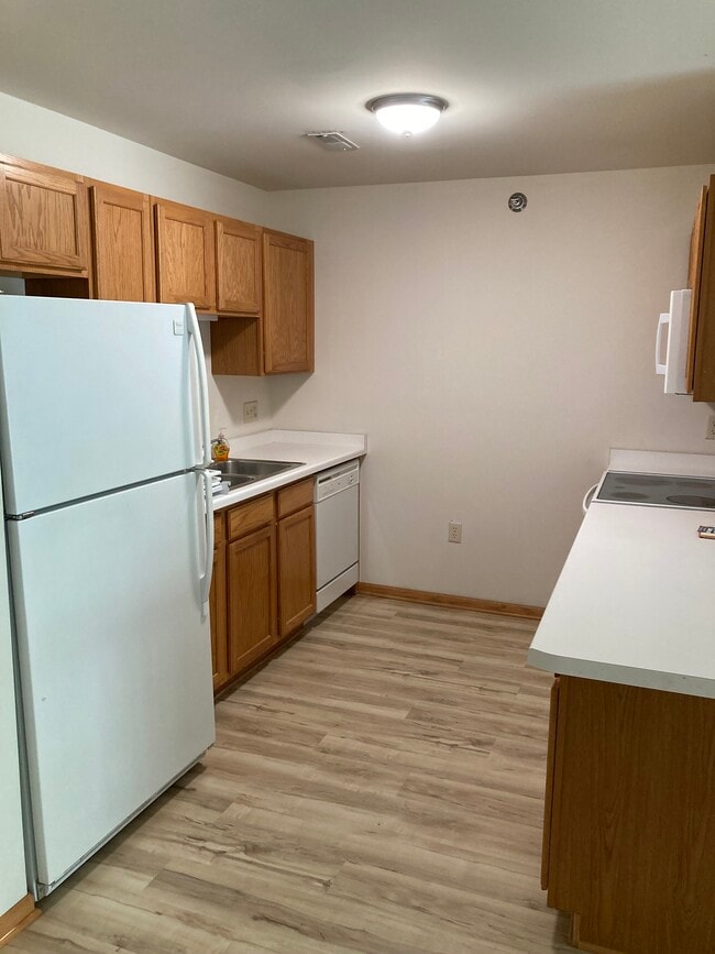 Building Photo - 3243 S 92nd St