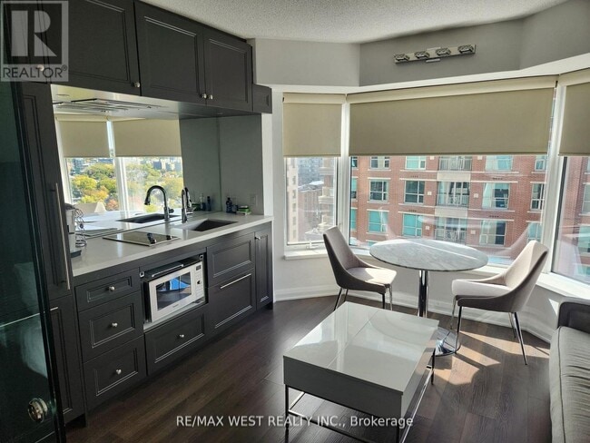 Building Photo - 155 Yorkville Ave