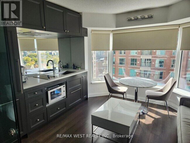 Photo du bâtiment - 155 Yorkville Ave