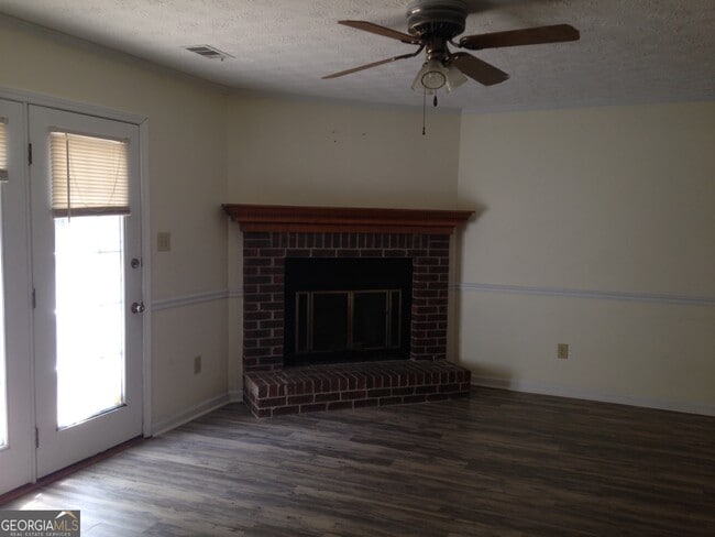 Building Photo - 155 Williamsburg Way