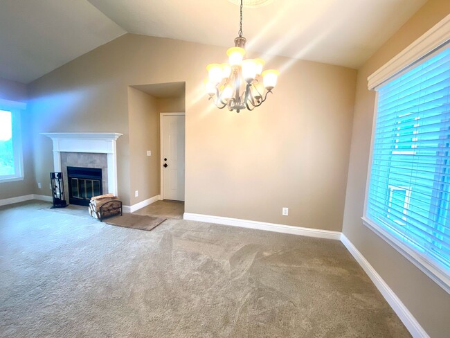 Building Photo - The Foothills Condo, 2 BD / 2 BA Single St...