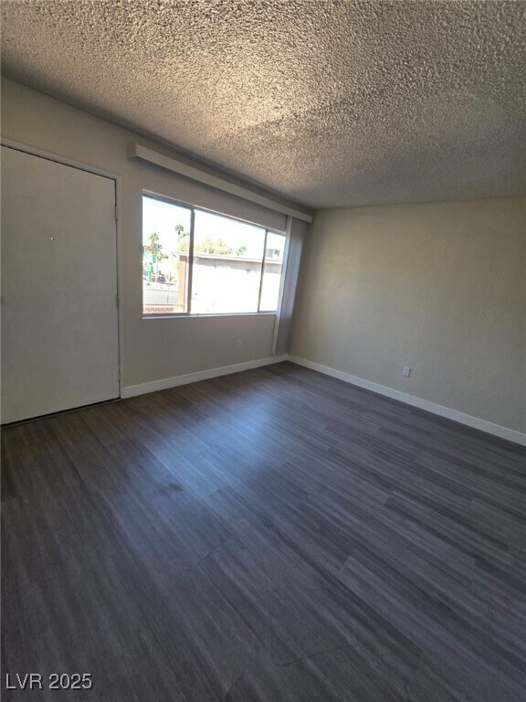 Foto del edificio - 1075 E Desert Inn Rd