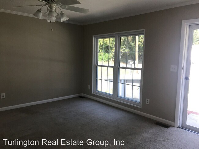 Building Photo - 3 br, 1 bath House - 902 E Nicholson