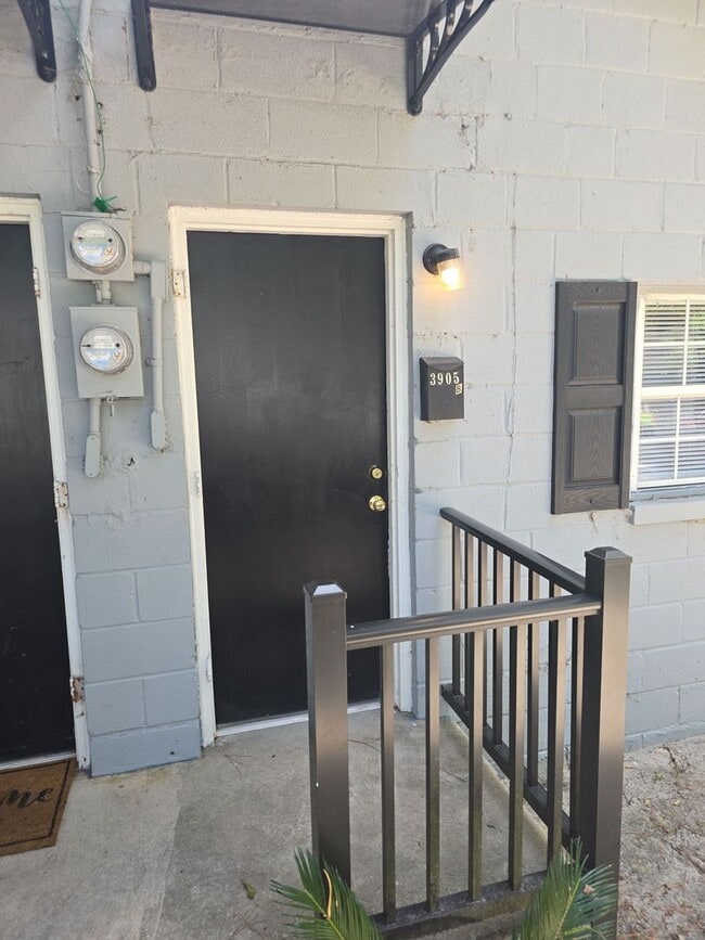 Building Photo - 1 bed 1 bath duplex near Prisma Health