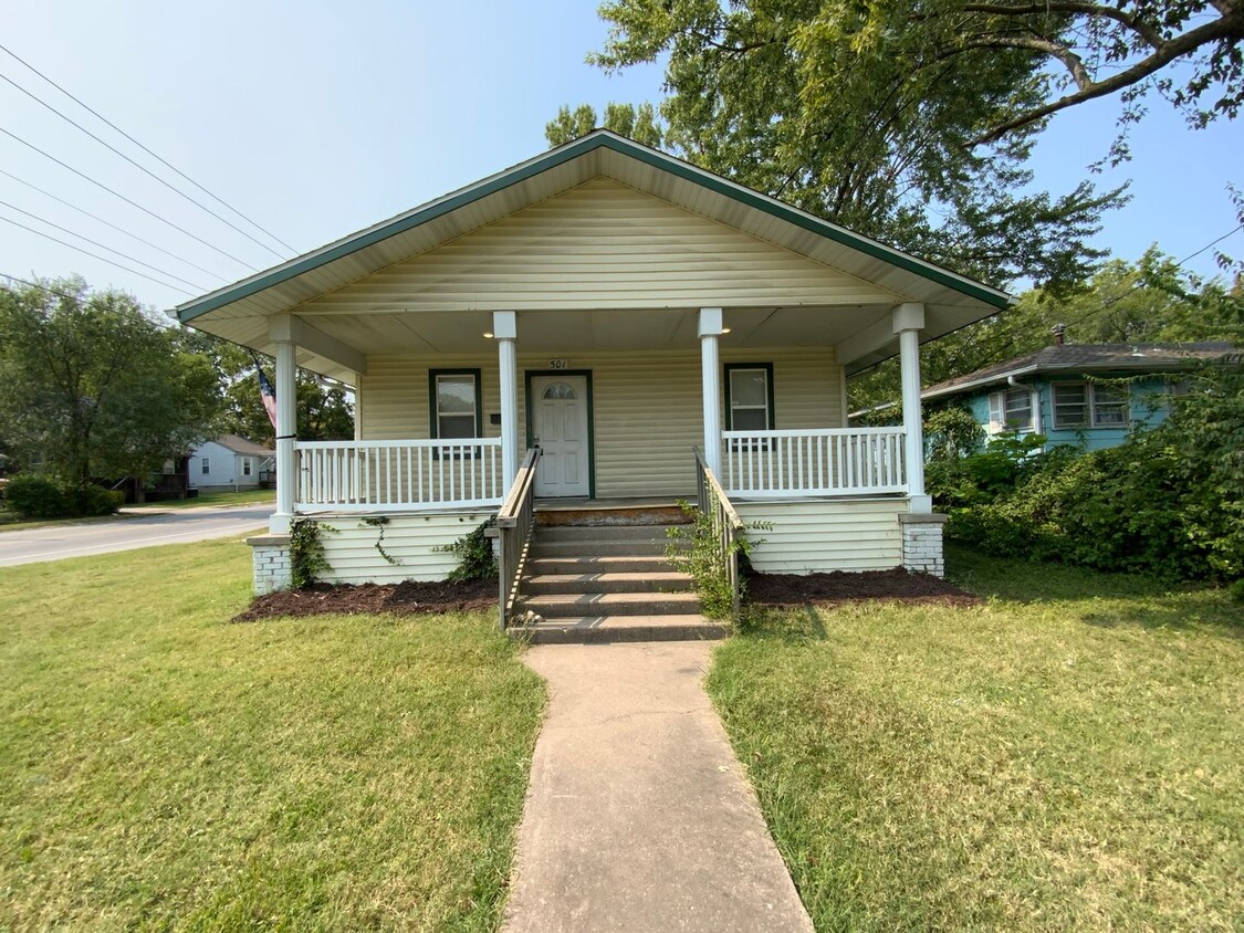 Primary Photo - Newly Remodeled 2 Bedroom House