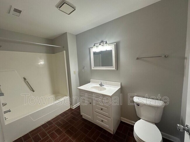 Foto del edificio - 5853 Century Oaks Dr