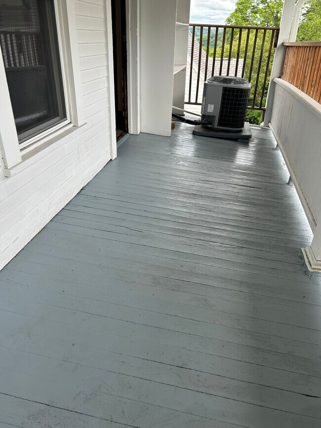 Porche - 669 Price St