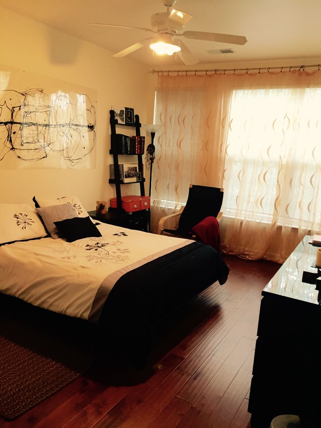 Master bedroom - 2701 Bellforest Ct