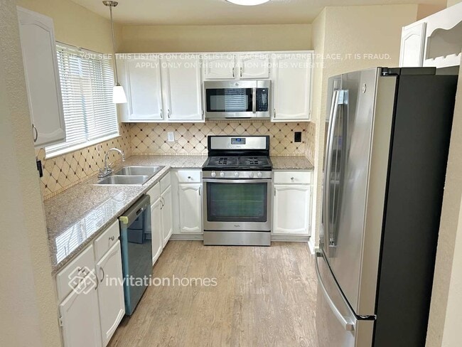Building Photo - 5005 Colonial Dr