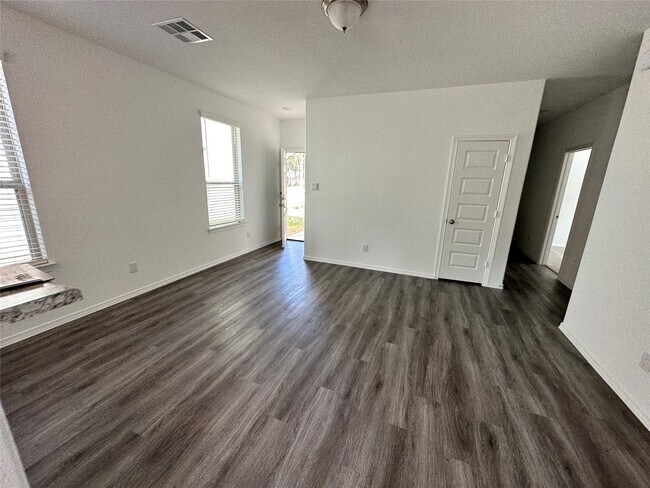 Building Photo - 16580 Moss Ln