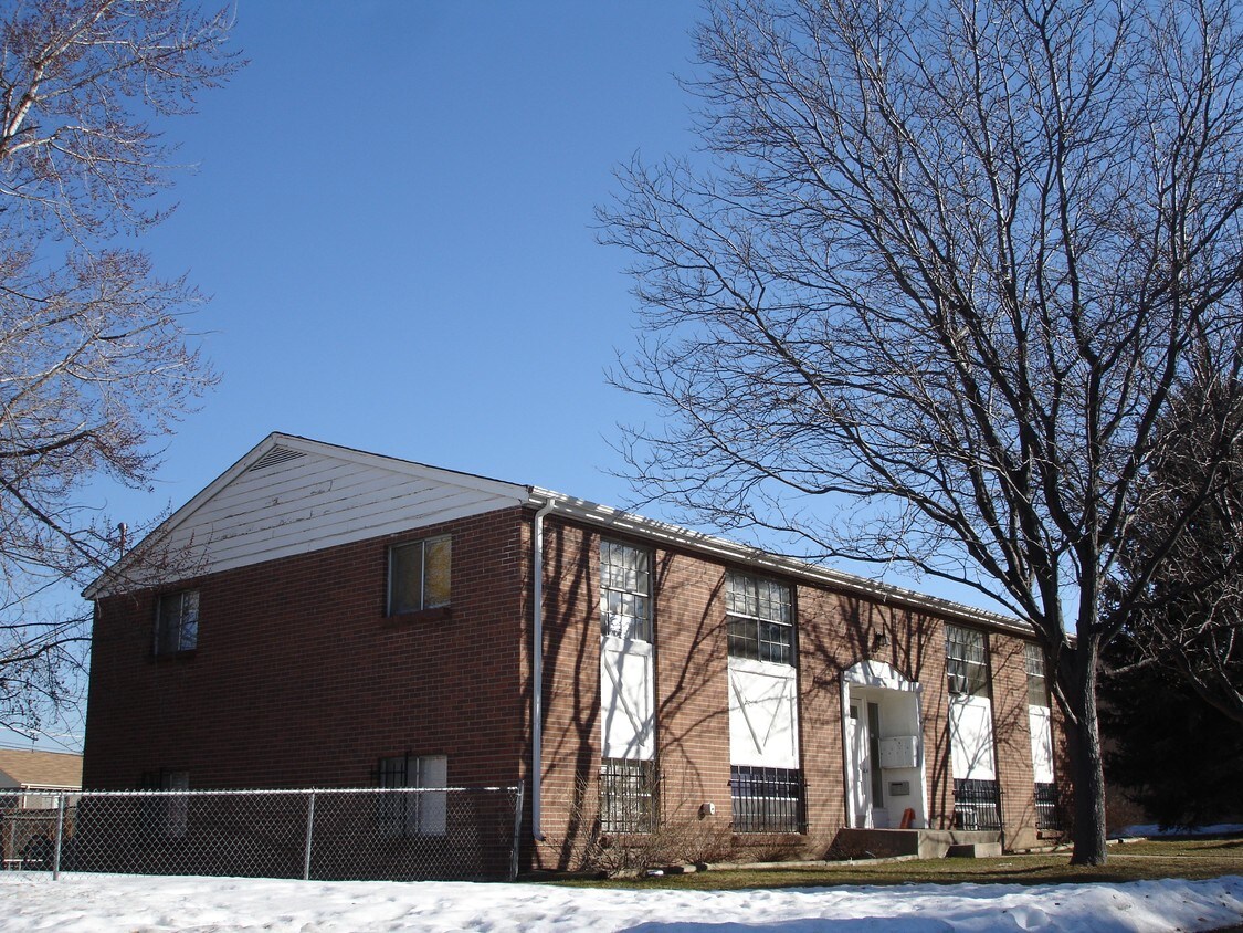 Building Photo - 2366 S Linden Ct