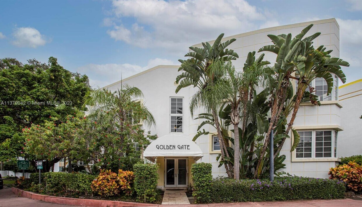 Foto principal - 2395 Lake Pancoast Dr