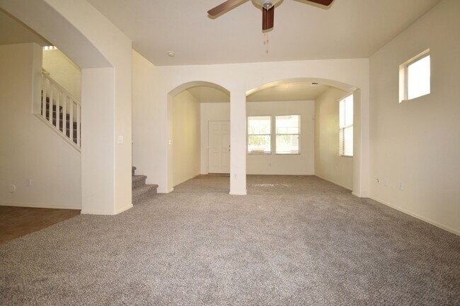 Foto del edificio - Spacious 3 bedroom 2.5  bath home with a loft