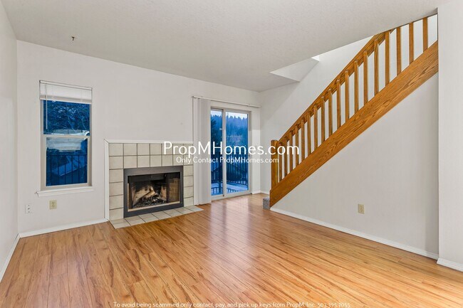Building Photo - Charming Hillsdale/Multnomah Village Living with Parkside Convenience!