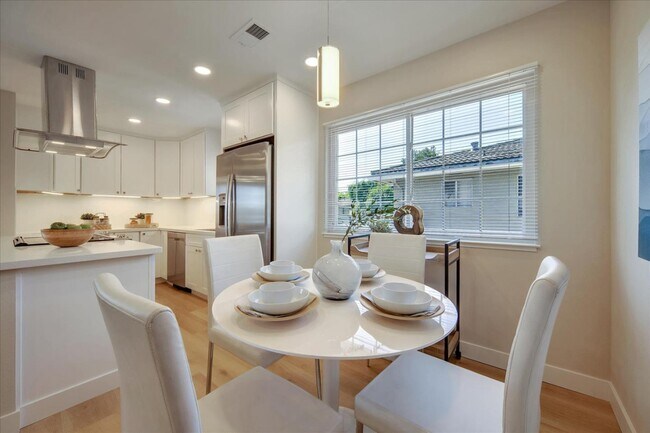 Building Photo - 5644 Playa Del Rey Ct