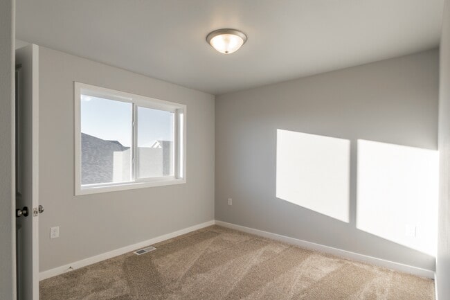 Building Photo - 2385 Eagle Vly Dr S