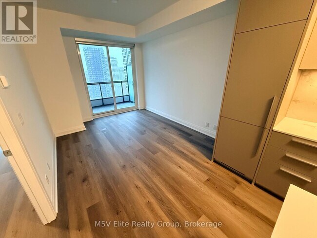 Photo du bâtiment - 65 Broadway Ave