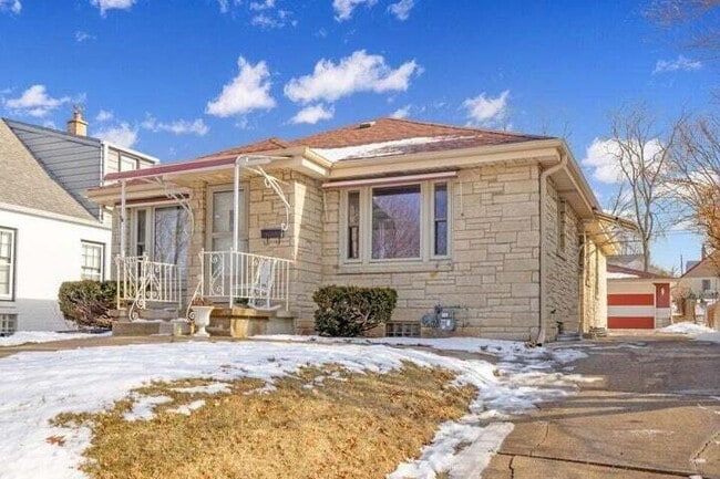 Building Photo - 2586 S 78th St