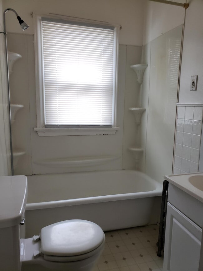 Building Photo - 4055 Walker Ave