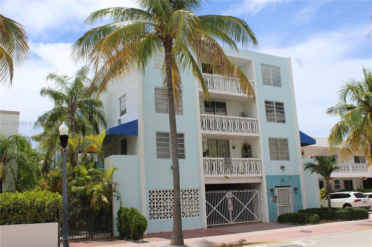 Primary Photo - 335 Collins Ave