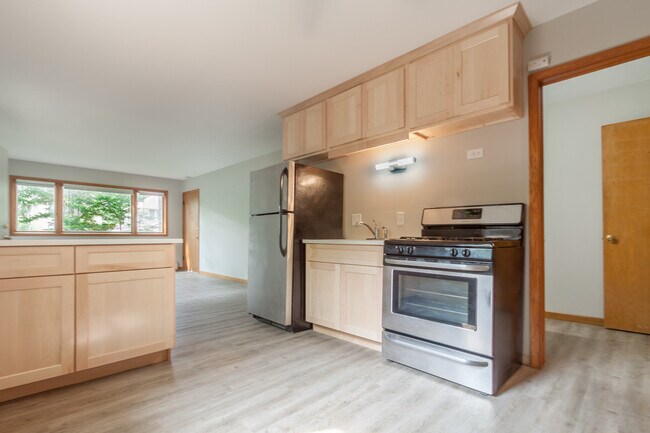 Building Photo - 1209 E Gorham St