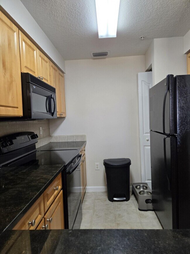 Foto del edificio - 2050 Alta Meadows Ln