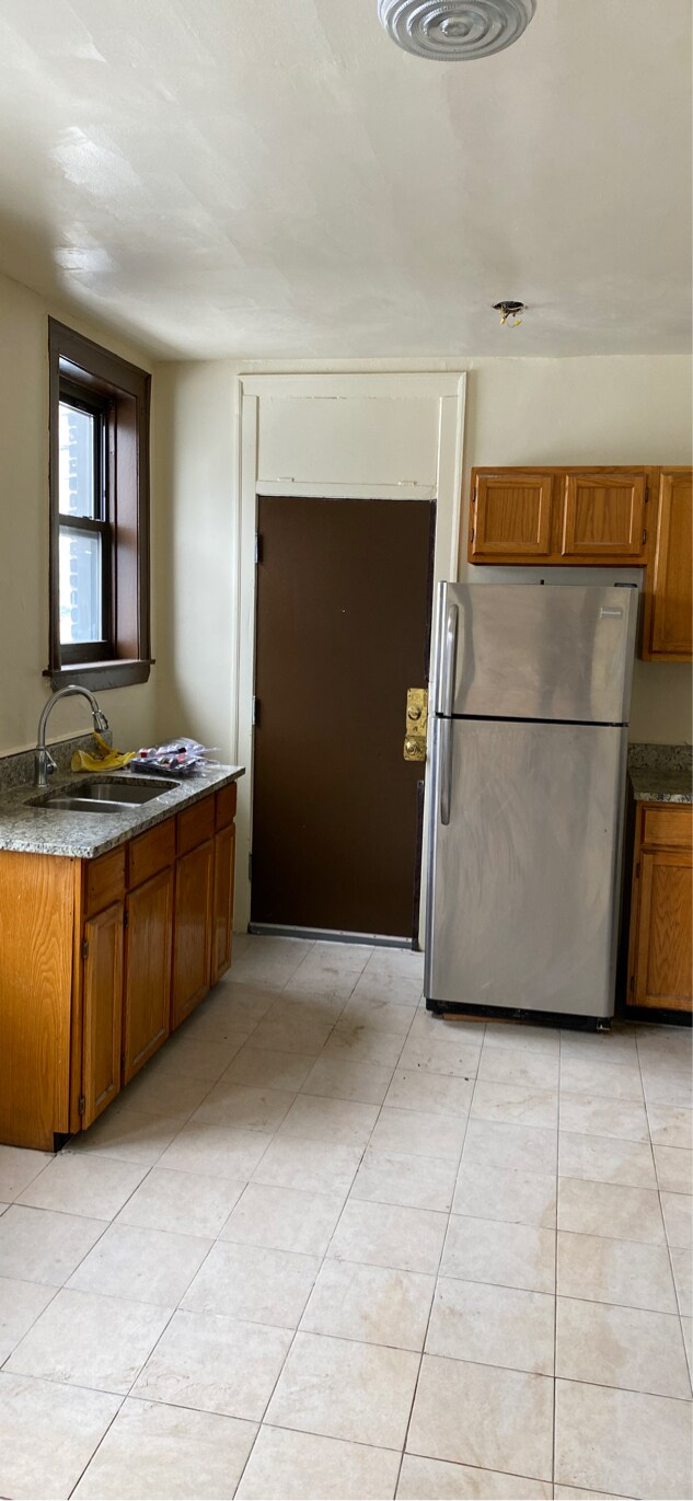 Building Photo - 7828 S Laflin St