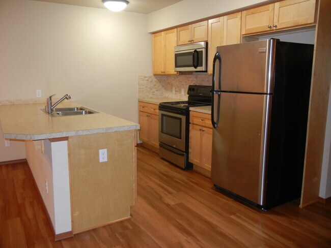Building Photo - 402 N 3rd Ave SW