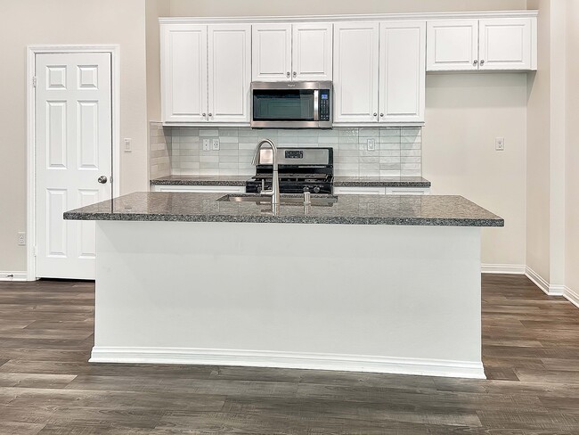 Building Photo - 27607 Sawtooth Ln