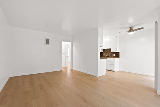 Building Photo - 1550 S Saltair Ave