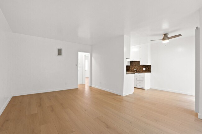Building Photo - 1550 Saltair Ave, prime West LA location!
