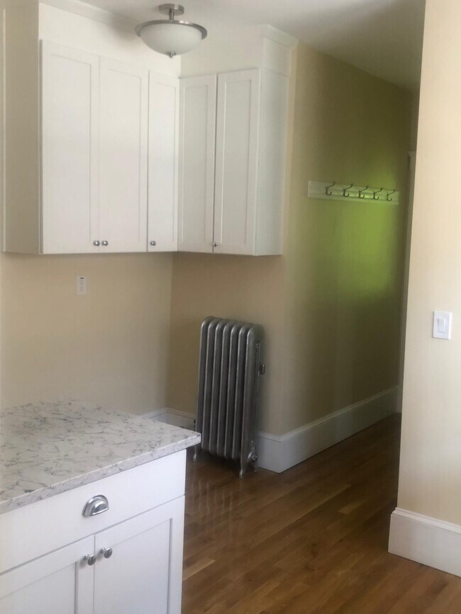 Building Photo - 303 Tappan St