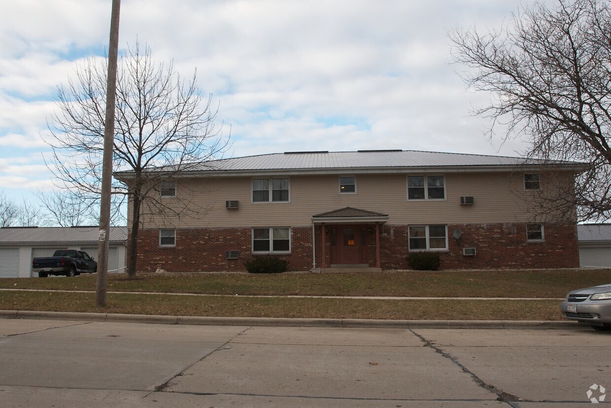 Primary Photo - 2024 Green Tree Rd